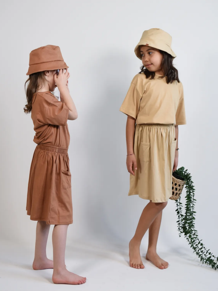 BASIC GROUP  ORGANİK %100 Pamuklu Etek-Tshirt-Şapka Kız Çocuk Takım Loose Fit/RAHAT KESİM 2-8 yaş