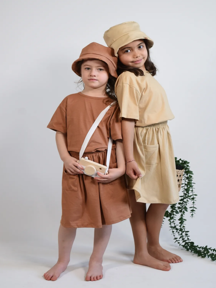 BASIC GROUP  ORGANİK %100 Pamuklu Etek-Tshirt-Şapka Kız Çocuk Takım Loose Fit/RAHAT KESİM 2-8 yaş