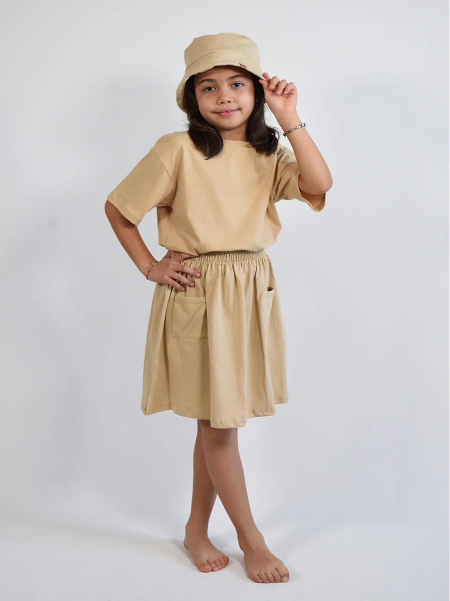 BASIC GROUP  ORGANİK %100 Pamuklu Etek-Tshirt-Şapka Kız Çocuk Takım Loose Fit/RAHAT KESİM 2-8 yaş Krem - 6 Yaş